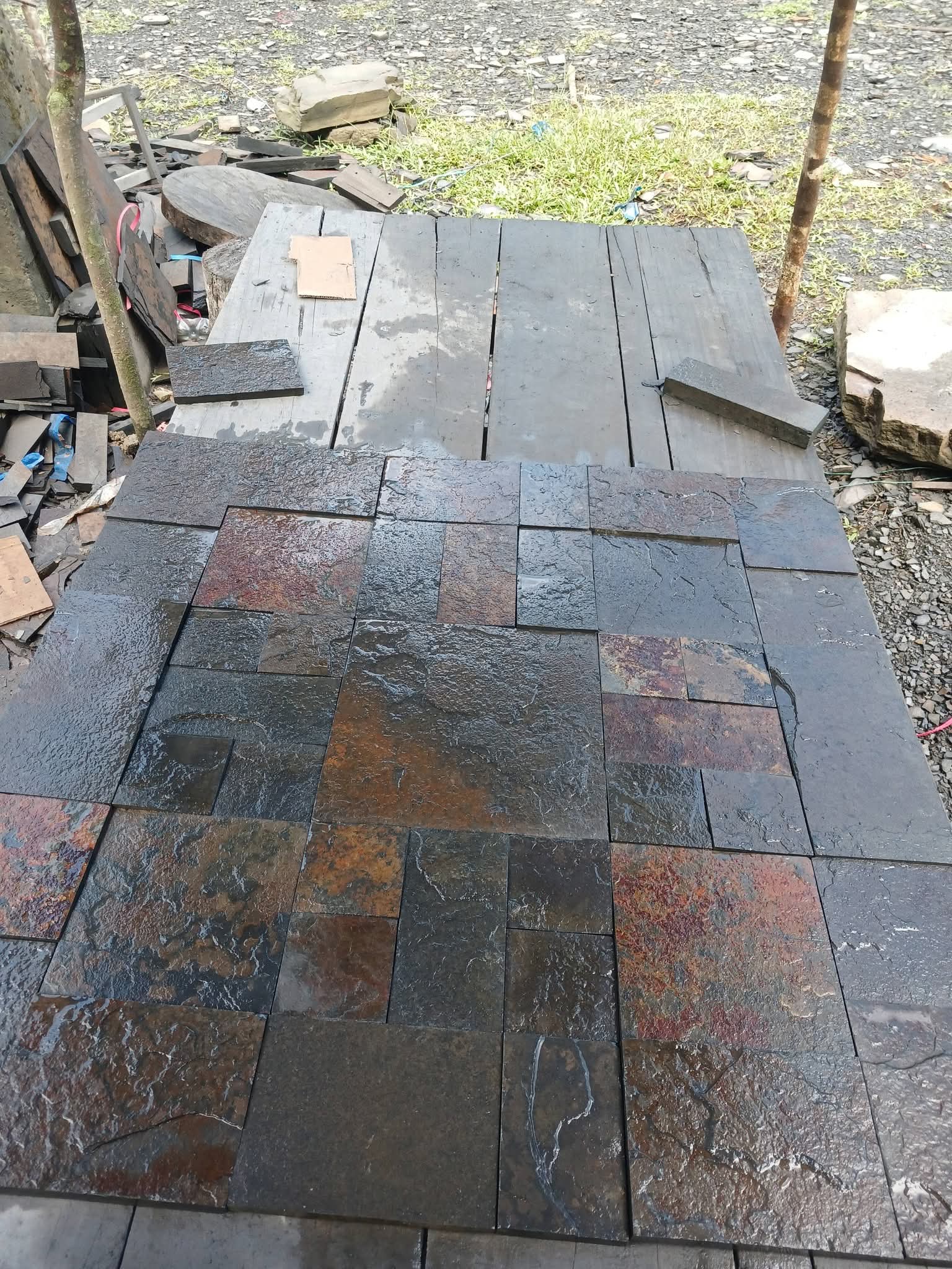 Piedra laja estándarizada multicolor