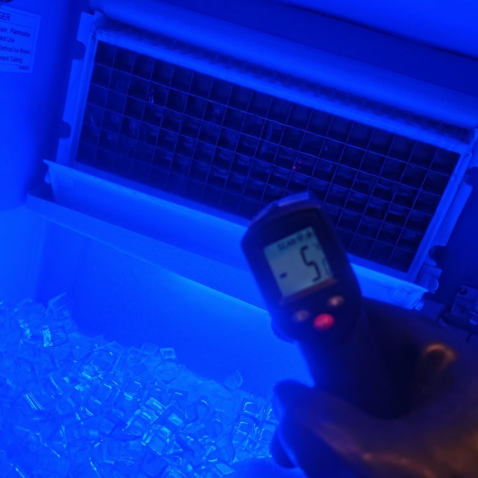 Medición de temperatura del evaporador de una máquina de hielo