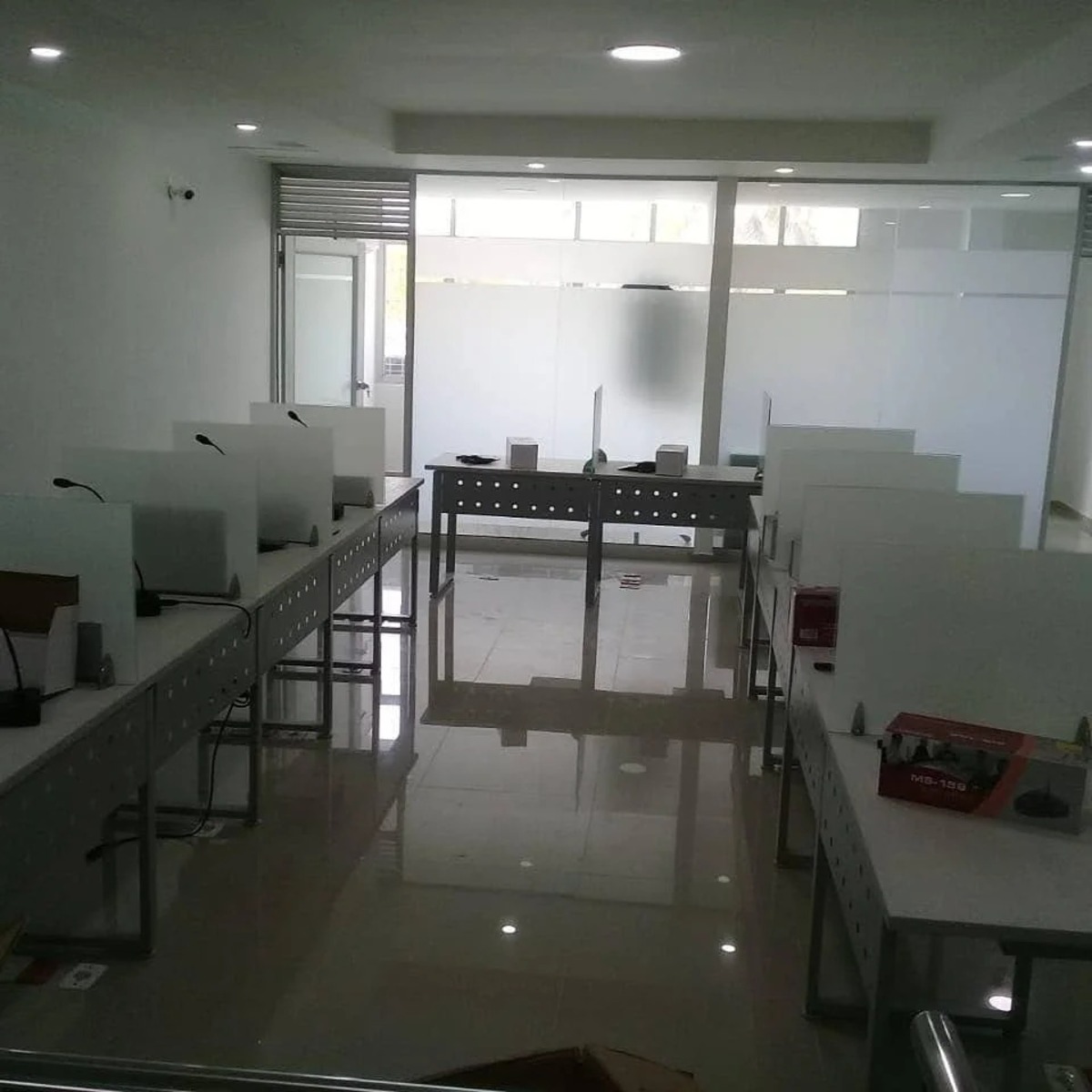 Espacios de trabajo equipados · Proyecto Ofiexport