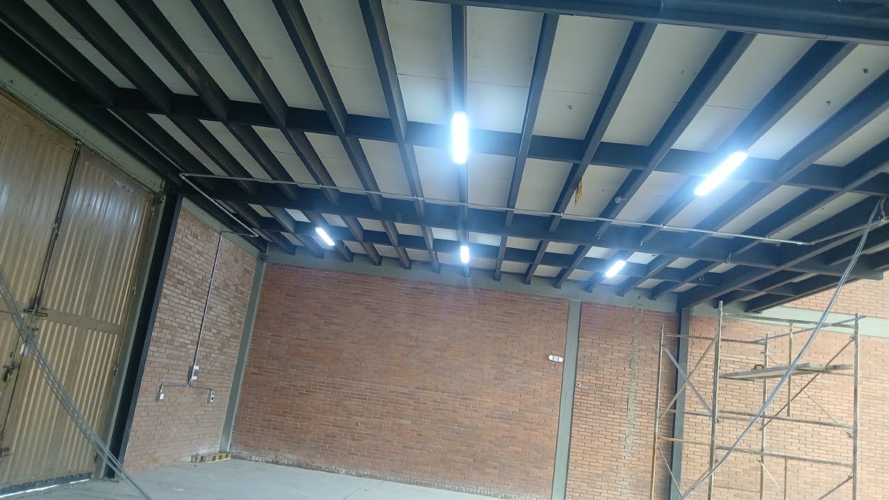 Instalaciones eléctricas de iluminación para bodegas, locales y viviendas